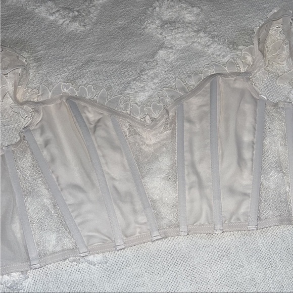 New!! Victoria’s Secret Corset Top With Boning & Large Floral Detail Sz M White - Picture 5 of 9